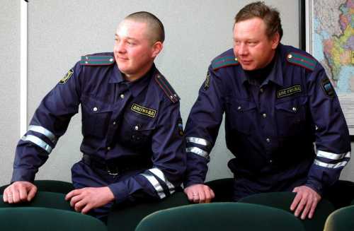 Где устанавливаются дубликаты номеров кузова автомобиля или прицепа?