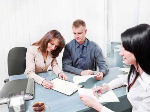 Кому принадлежит квартира